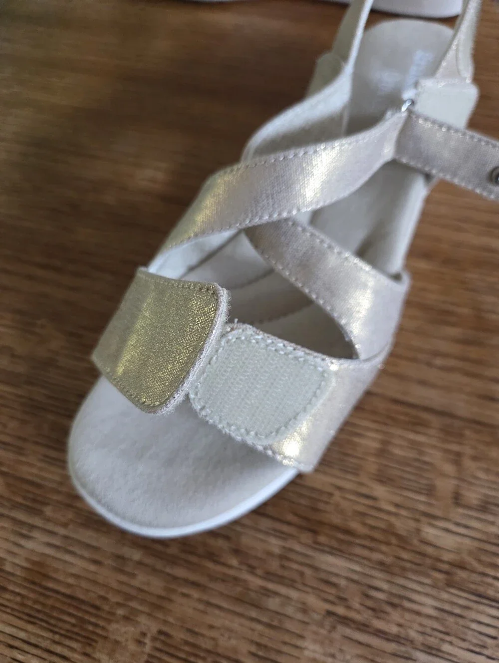 NEW Grasshoppers Women's Cherry Sandals In Gold Taupe With Ortholite Size 9 WIDE